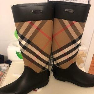 Women's Burberry Rain Boots Size 9